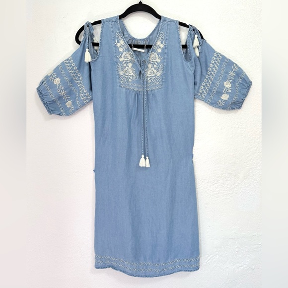 Chambray shift mini dress floral embroidered design with keyhole neckline - Picture 1 of 10